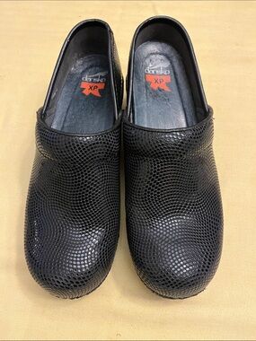 Dansko Black Textured Leather XP Women's Slip-On Clog